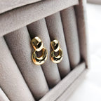 Brinco Serena - Detalhado Com Zircônias -Coleção Aurora - Banhado a  Ouro 18k