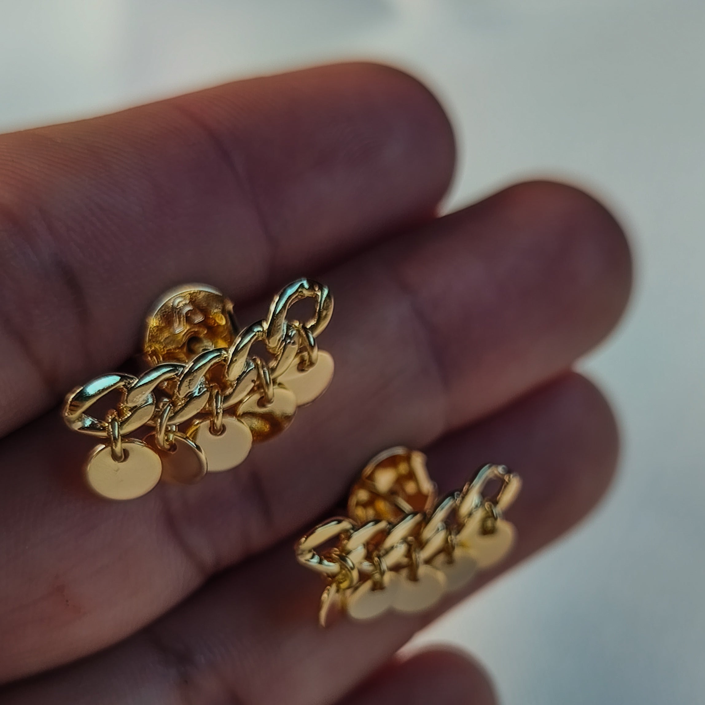 Brinco Solare - Detalhado  Com Esferas Delicadas - Coleção Aurora - Banhado a Ouro 18k