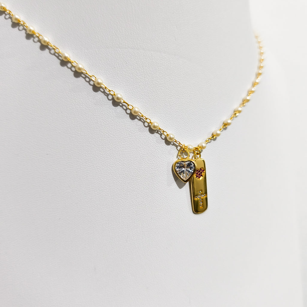Colar Essência - Detalhado Com Perolas e Pingentes de Cruz e Coração - Coleção Aurora - Banhado a Ouro 18k