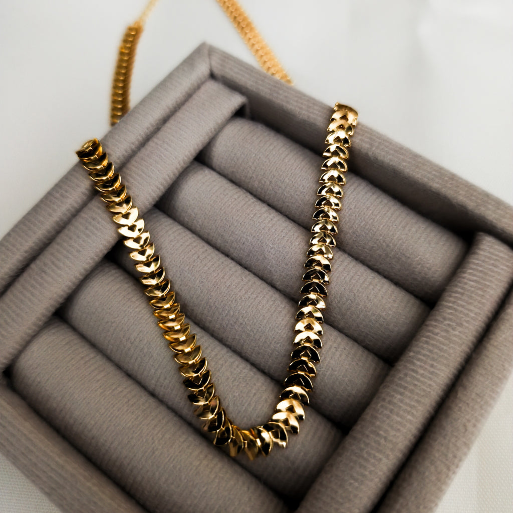 Colar Aurora Glow - Detalhado em Escamas - Coleção Aurora - Banhado a Ouro 18k