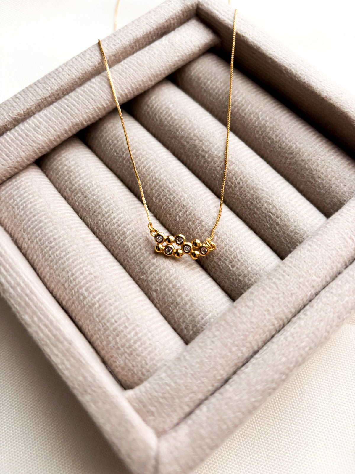 Colar Pontos De Luz - Detalhado Com Zircônias - Coleção Aurora - Banhado a  Ouro 18k