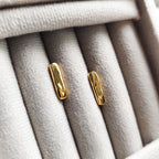 Brinco Lira - Formato Geométrico - Coleção Aurora - Banhado a Ouro 18k