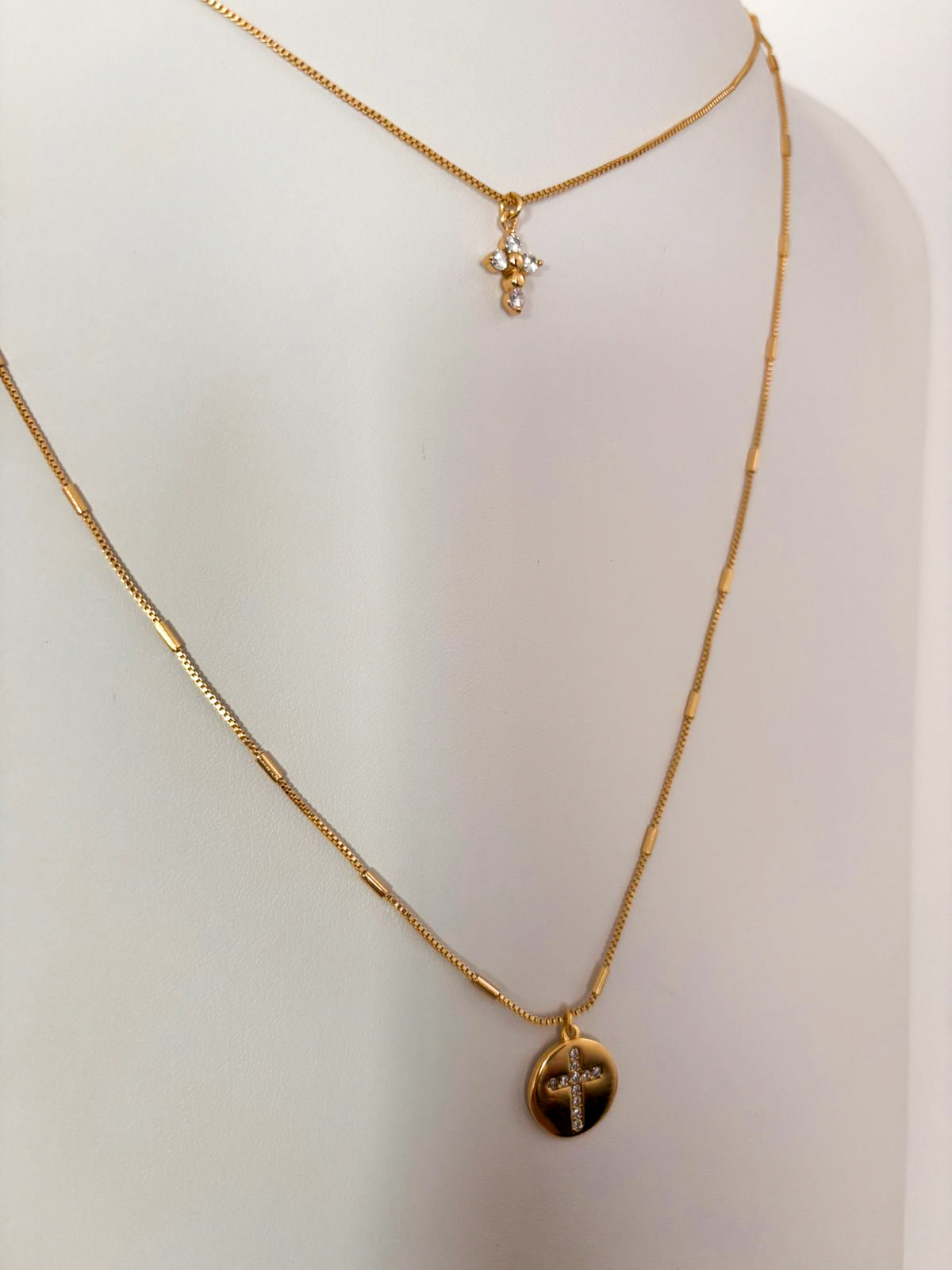 Colar Sublime - Duplo Colar C/ Pingentes de Cruz - Coleção Aurora - Banhado a Ouro 18k