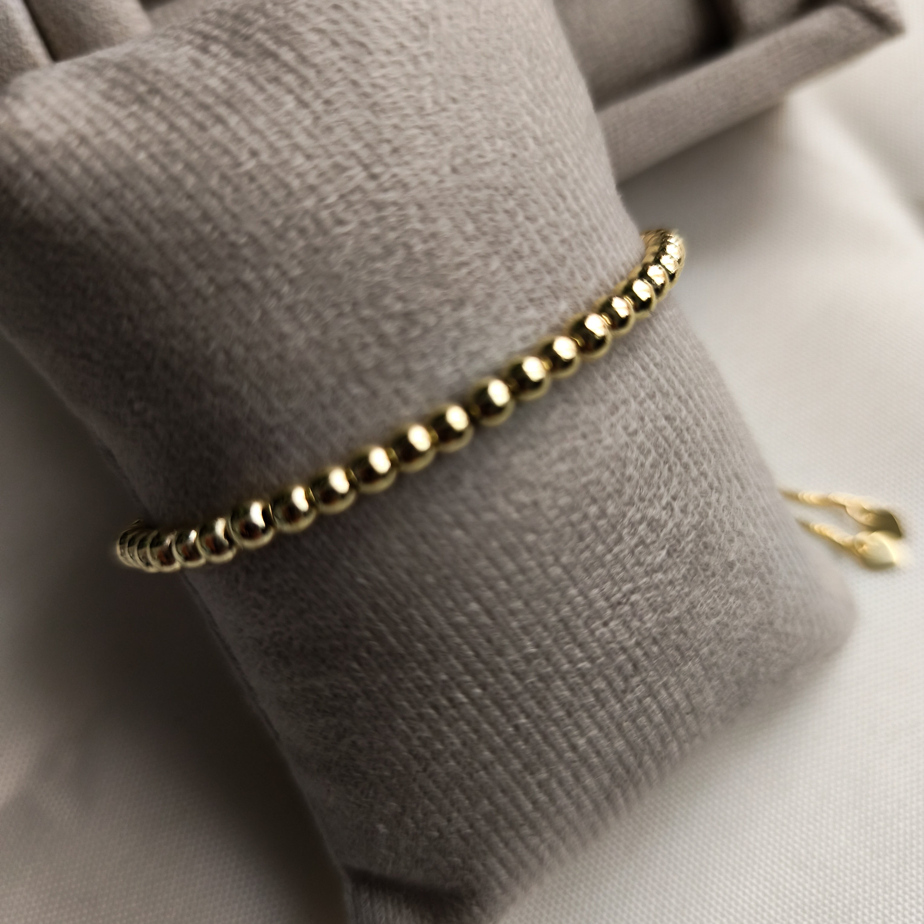 Pulseira Preciosa - Detalhada Com Esferas Douradas - Coleção Aurora - Banhada a Ouro 18k