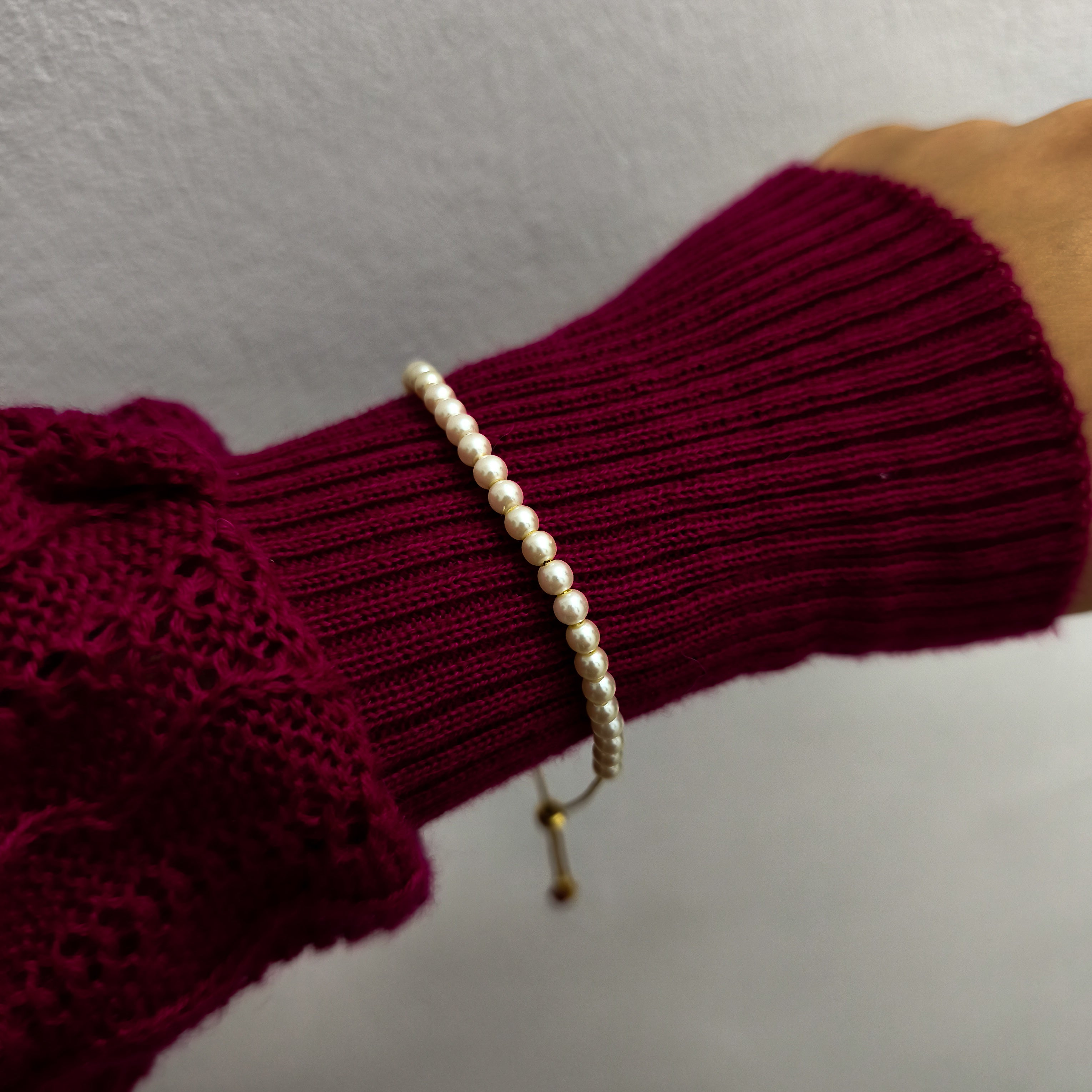 Pulseira Serene - Detalhes em Pérolas - Coleção Aurora - Banhada a Ouro 18k