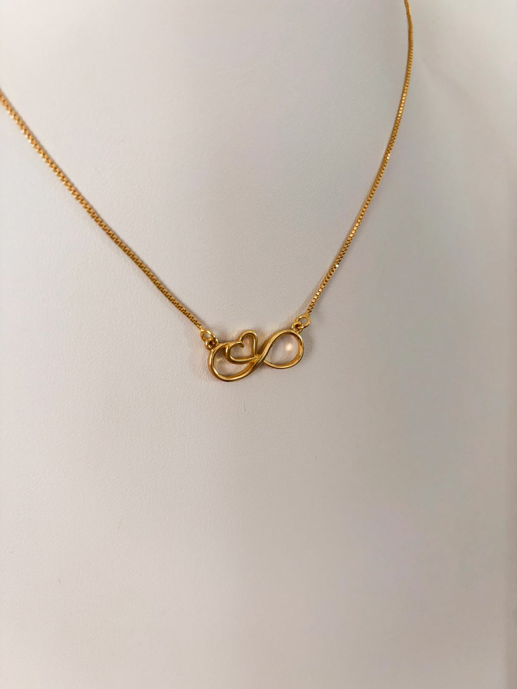 Colar Infinity - Formato de Infinito e Coração - Coleção Aurora - Banhado a Ouro 18k