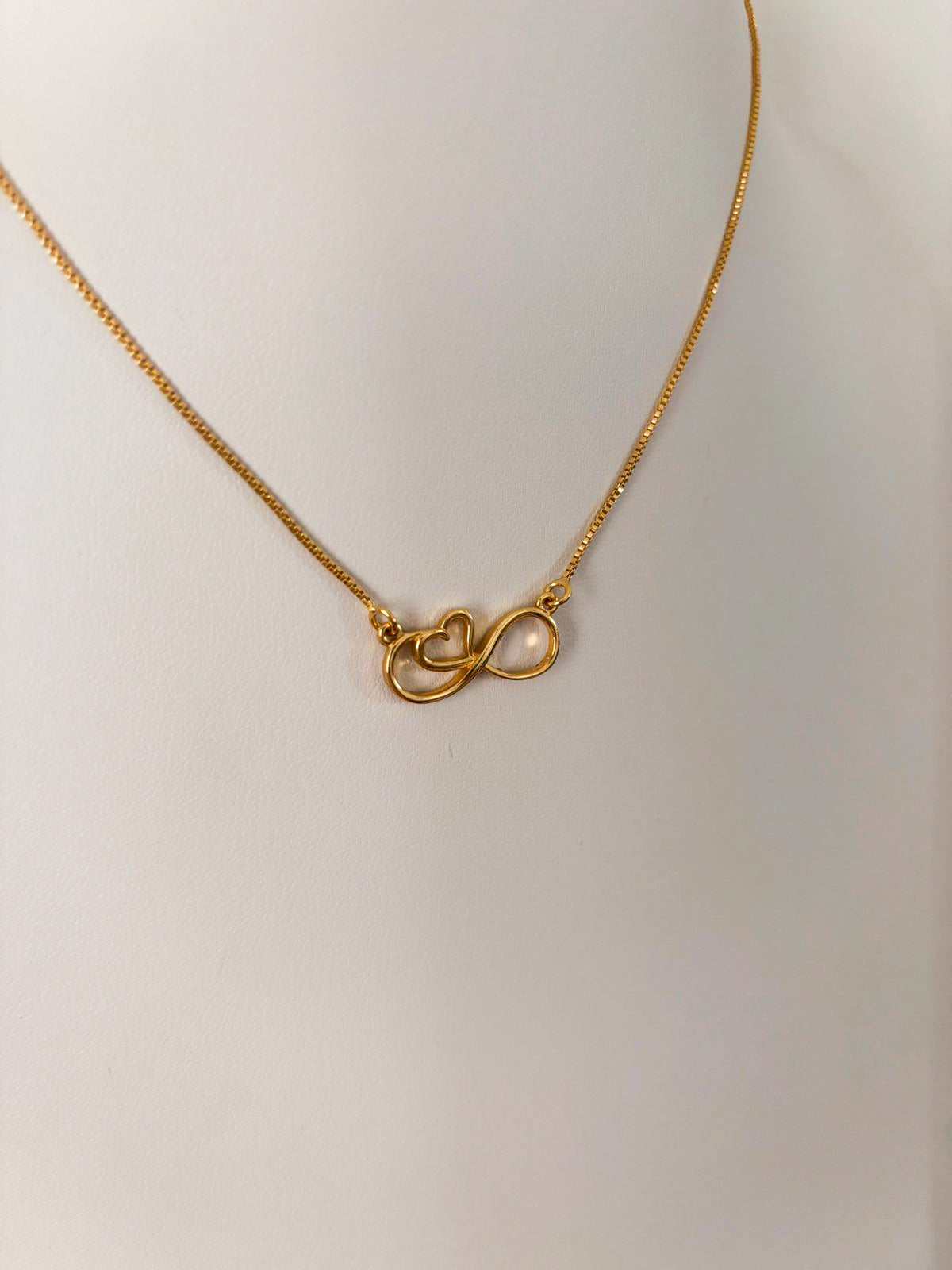 Colar Infinity - Formato de Infinito e Coração - Coleção Aurora - Banhado a Ouro 18k