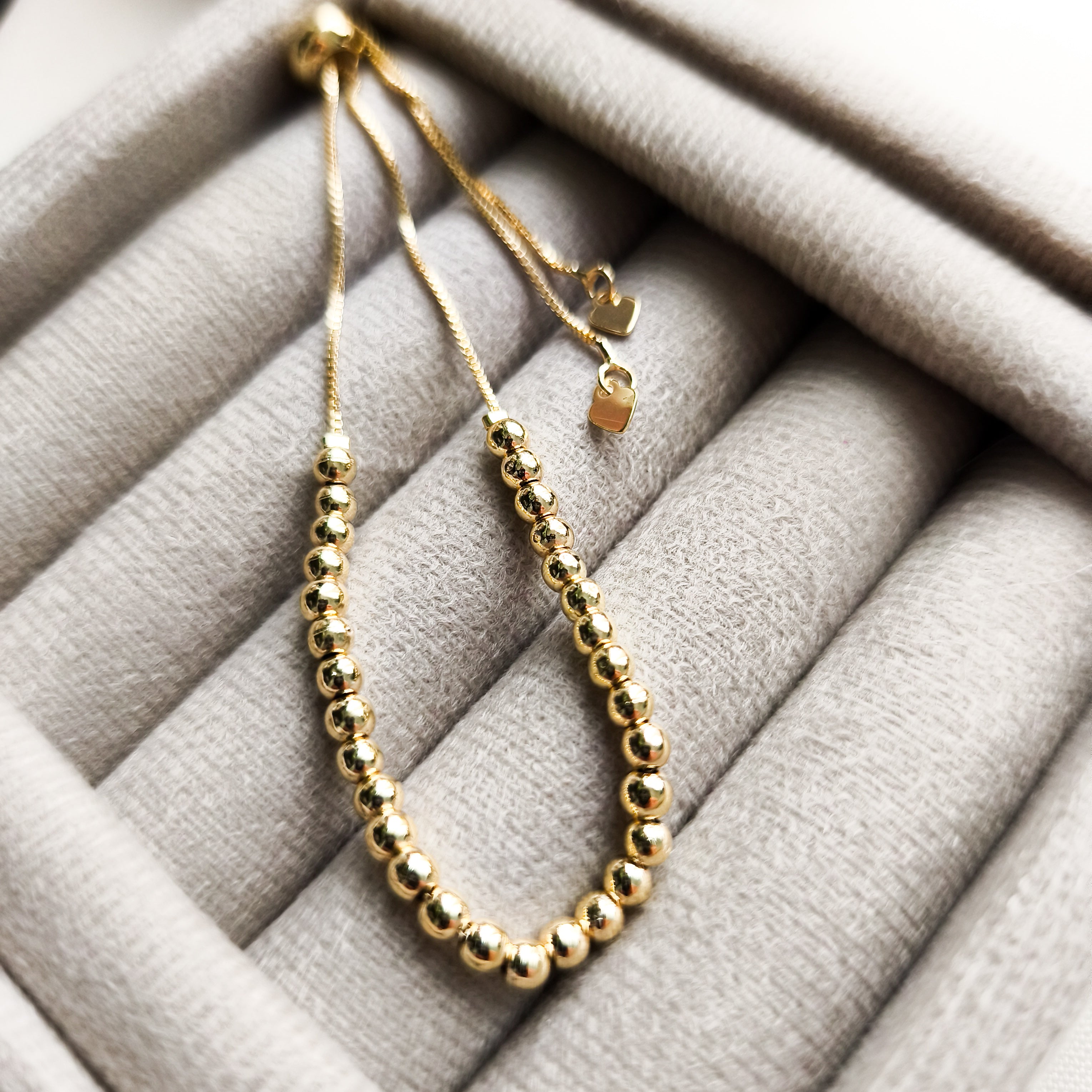 Pulseira Preciosa - Detalhada Com Esferas Douradas - Coleção Aurora - Banhada a Ouro 18k