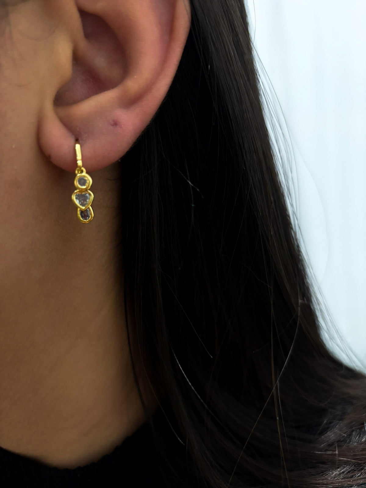 Argola Jasmim - Detalhado Com Zircônias - Coleção Aurora - Banhado a Ouro 18K