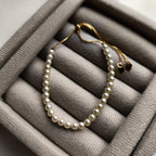 Pulseira Serene - Detalhes em Pérolas - Coleção Aurora - Banhada a Ouro 18k