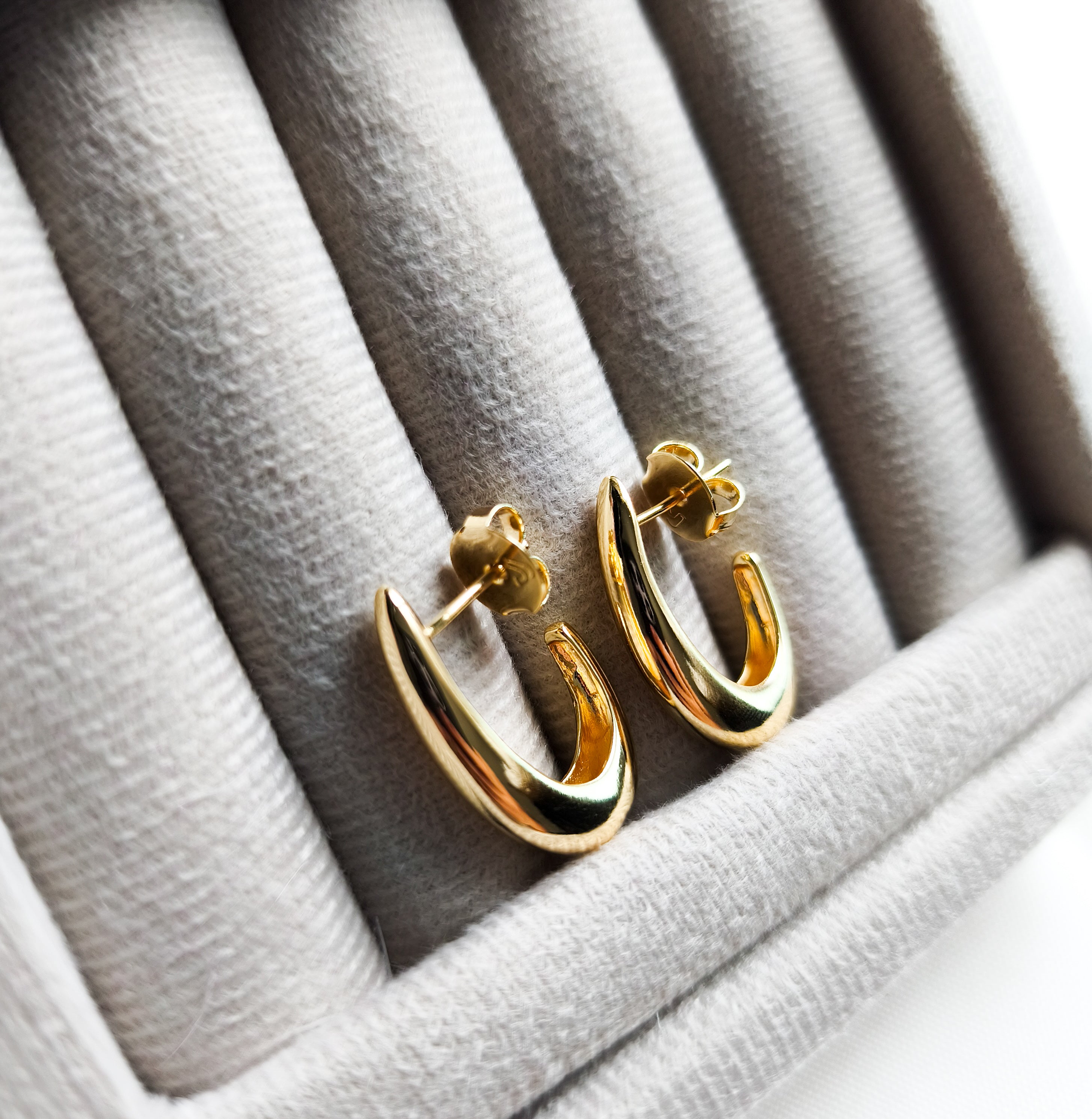 Argola Aurora Life - Formato Médio - Coleção Aurora - Banhado a Ouro 18k