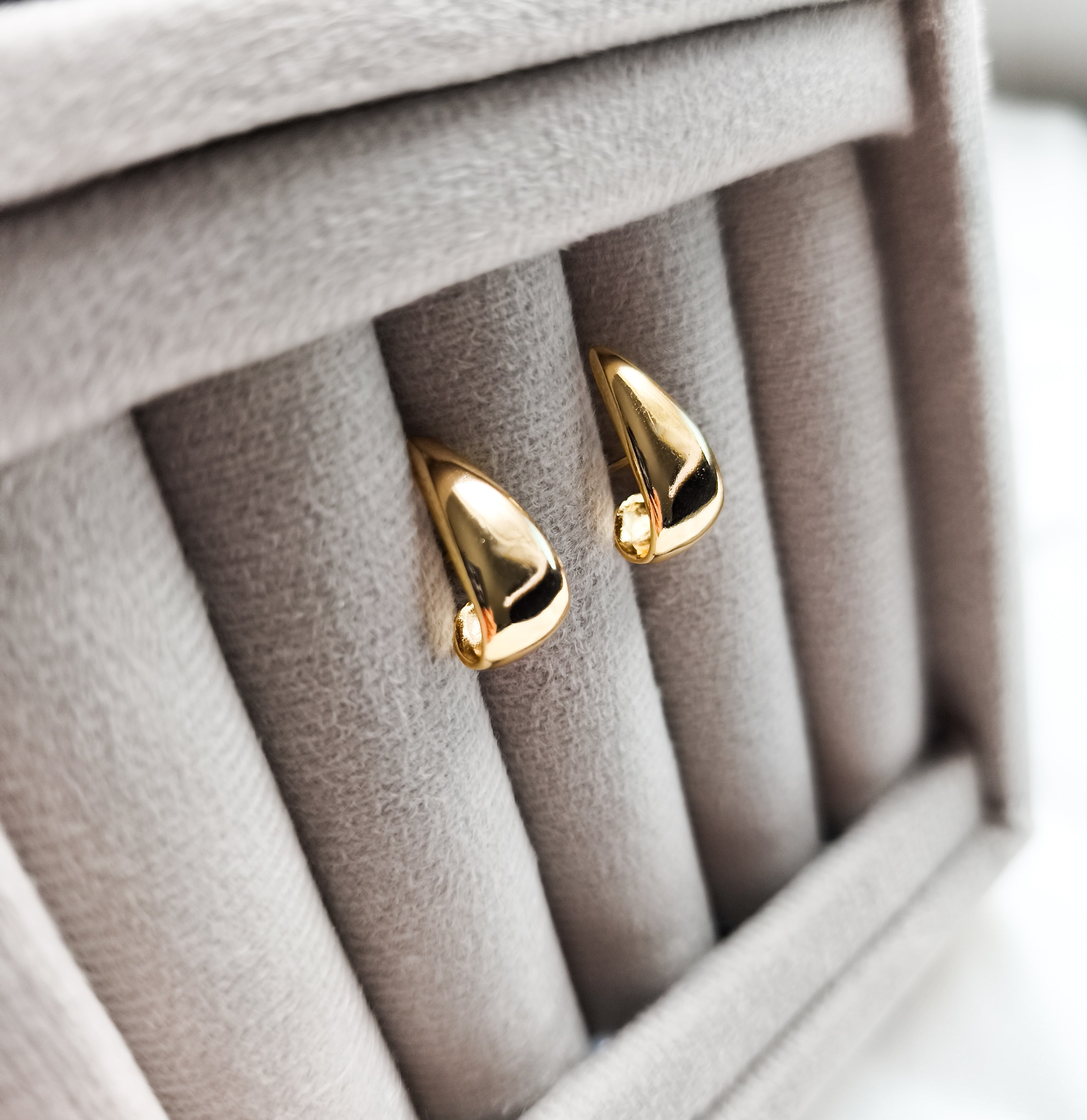 Brinco Raio de Ouro - Coleção Aurora - Banhado a  Ouro 18k