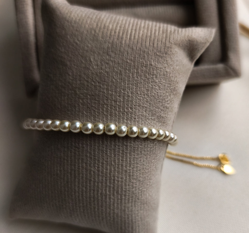 Pulseira Serene - Detalhes em Pérolas - Coleção Aurora - Banhada a Ouro 18k