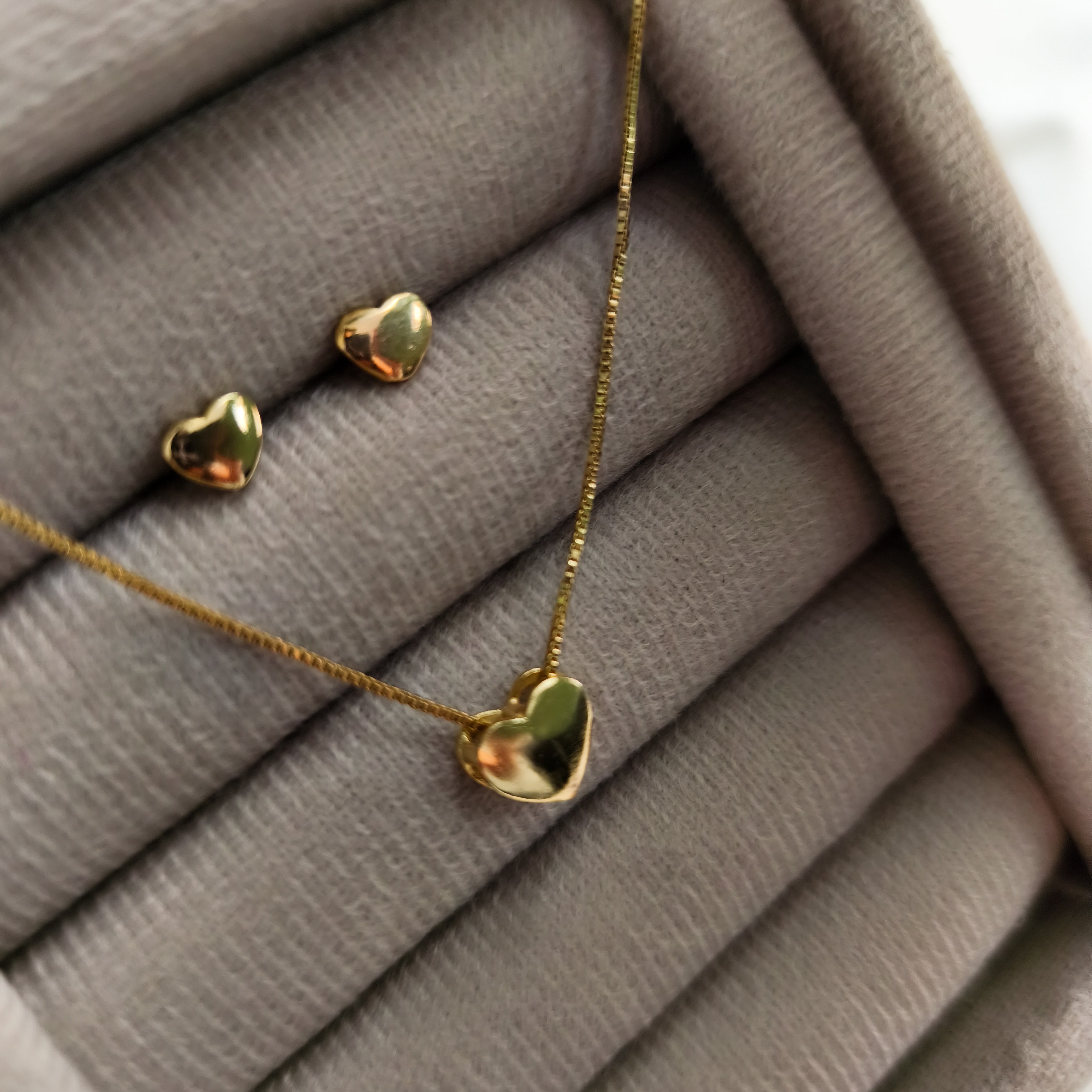 Conjunto Aurora - Detalhado Com Corações - Coleção Aurora - Banhado a Ouro 18k